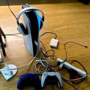come with 2 controllers headset hard dive and charger for the